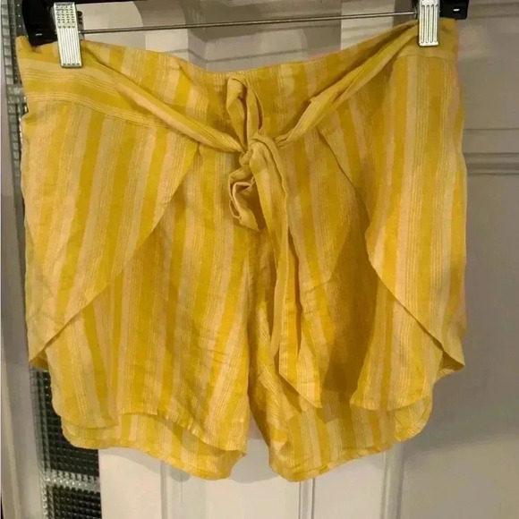 Patagonia women’s wrap shorts. Tie & stretch waist size medium - Picture 1 of 11